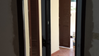 Sustitución de ventanas  y puertas viejas de madera a nuevo de PVC